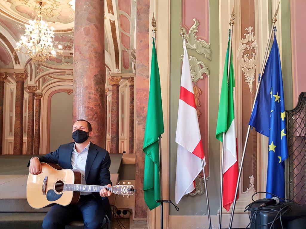 AlbeCampiPhoto's tweet photo. Mariage #ENMASQUE #italie #été2020
#MadeInItaly #varese @WeReport_eu #enmasque https://t.co/CUg0wmcnvu
