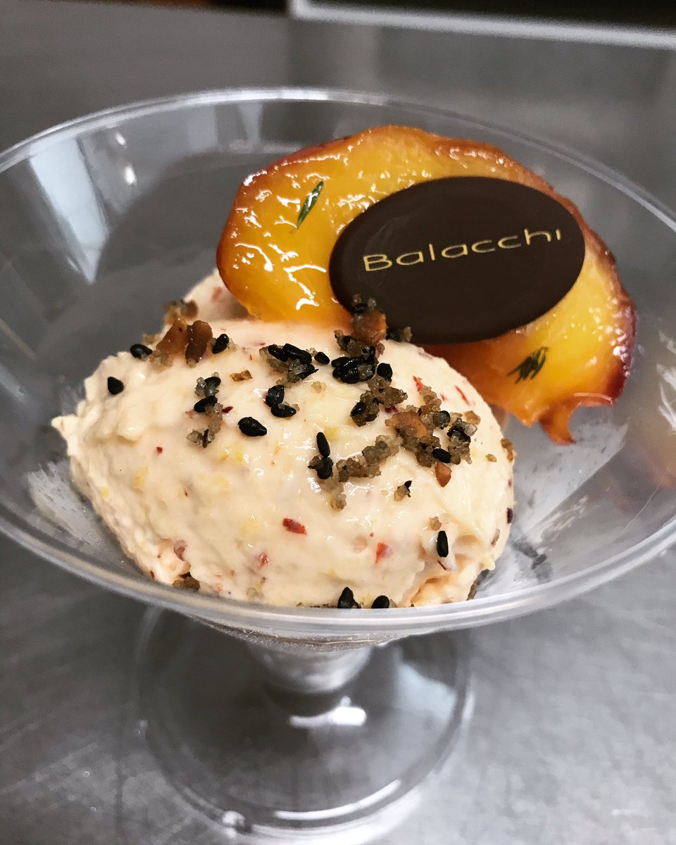 SoniaBalacchi's tweet photo. Vi auguro un #buonweekend con il gelato di questa #estate2020 😘 #Sorbetto alla #pesca #nettarina di #Romagna #Igp caramellata al #timo con #croccante al #sesamonero 😋🇮🇹🌈 #ilgelatoalgustoromagna #rimini #soniabalacchi #homerestaurant #solosuprenotazione 📲 #IEGexpo #sigep https://t.co/K6n1eqqe7x