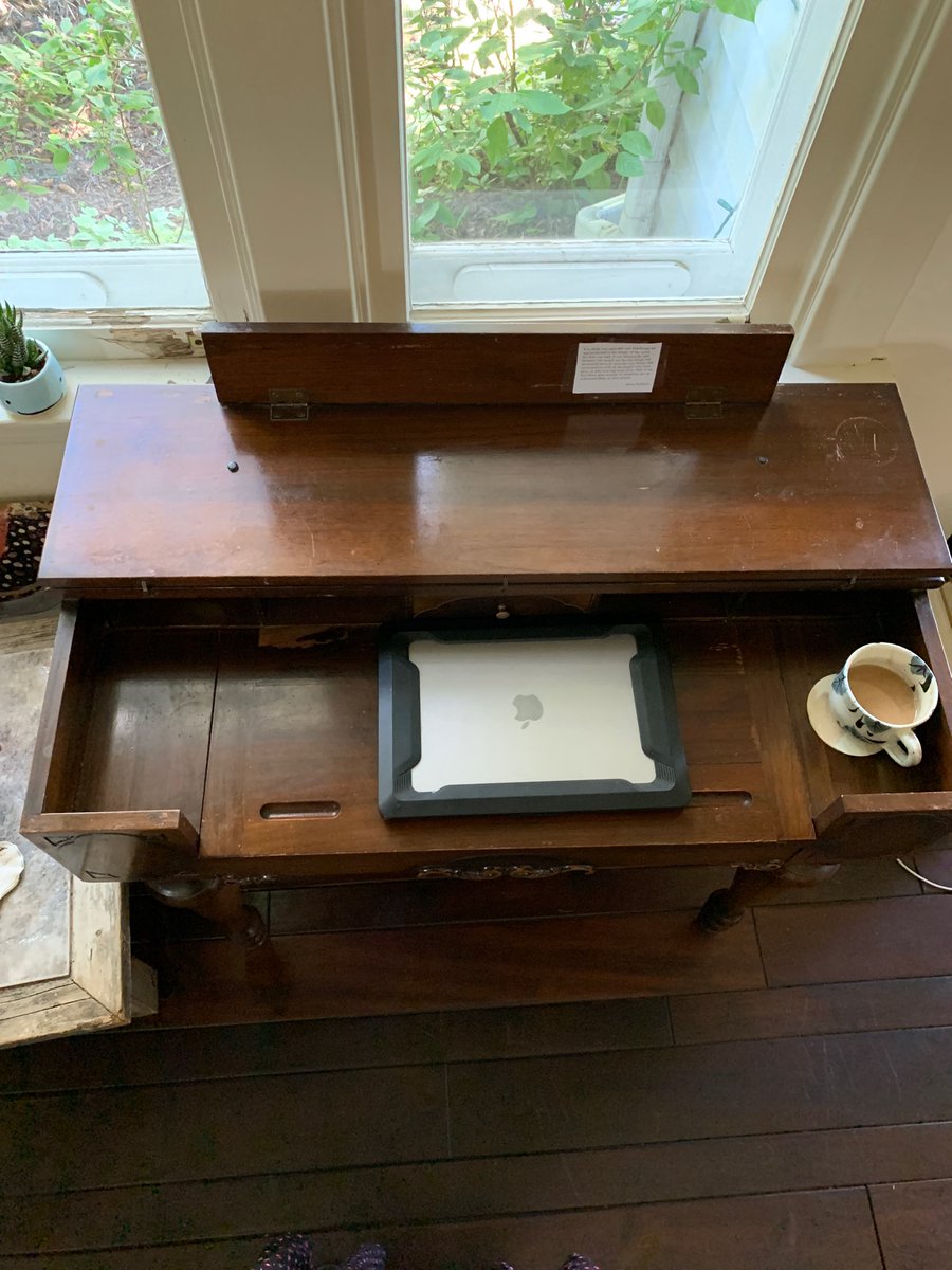 carissahalton's tweet photo. My new writing digs comes from my nana circa 1930s (which matches up perfectly with the time period of my new novel!) β€οΈ #amwriting #historicfiction #whatelseistheretodo https://t.co/guiYN5Xh3y