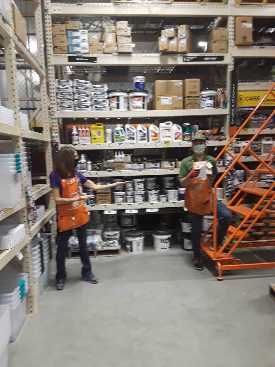 Presenting flooring associate Mike with Homer Award for outstanding customer service!!! Great work!! <a href="/BeckyKTHD/">Becky</a> <a href="/alicia4jackson/">Alicia Jackson</a> @ThdBeagley