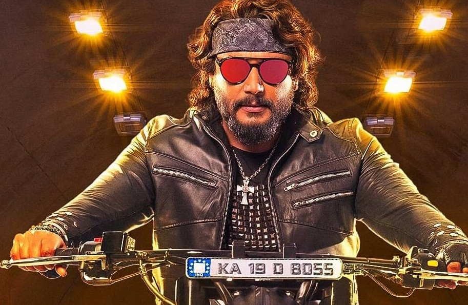 DBossTrends's tweet photo. #Roberrt and #DBoss is still Trending in Karnataka with 59k and 32k+ Tweets respectively💥🔥

Cumulative tweets are 91k+🔥

Get ready for the poster on Monday❤
#SpreadBossism https://t.co/FdQJFZ2jpS