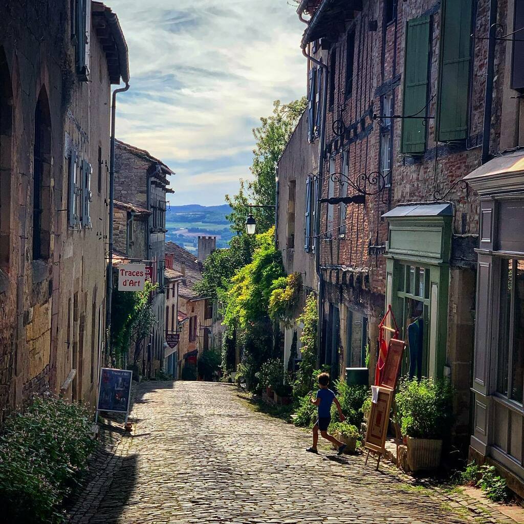 chjobic's tweet photo. Village
#deepfrance
#medieval
#sunset https://t.co/RxcvvPeiDE https://t.co/fr3yEn4ZpM