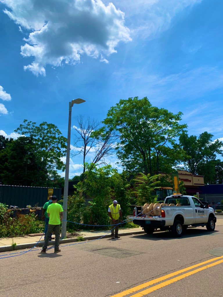 ONSHaitians's tweet photo. Out getting patties in the neighborhood & I caught the new street lights going up on Babson St, #improvements!
@BostonPWD‘s Street Lighting team working hard for #Mattapan💡
☀️🥐Happy Saturday and #LookToBoston https://t.co/sxRcY4hOaG