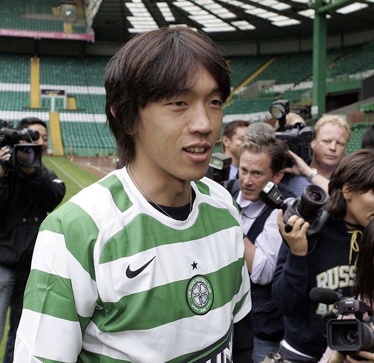 Japão日本FC on X: EM UM DIA COMO HOJE: Há exatos 15 anos, Shunsuke Nakamura  assinava com Celtic, da Escócia. O meia chegava ao clube escocês após  passagem pelo Reggina da Itália, sua