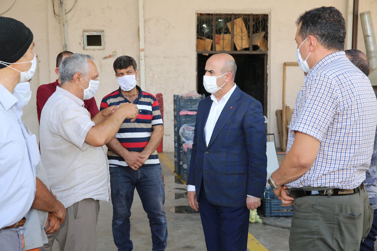 mahmutdemirttas's tweet photo. Kızıltepe #SebzeHali'ni ziyaret ederek #esnaflarımız ile bir araya geldik. https://t.co/aR9XjUGhFE