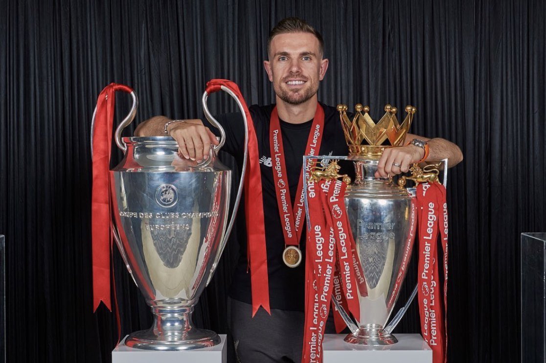 ODDSbible's tweet photo. In 30 years time everyone will look back at these photos and think that Liverpool won the double 😂 https://t.co/Pl8R0pHtvw