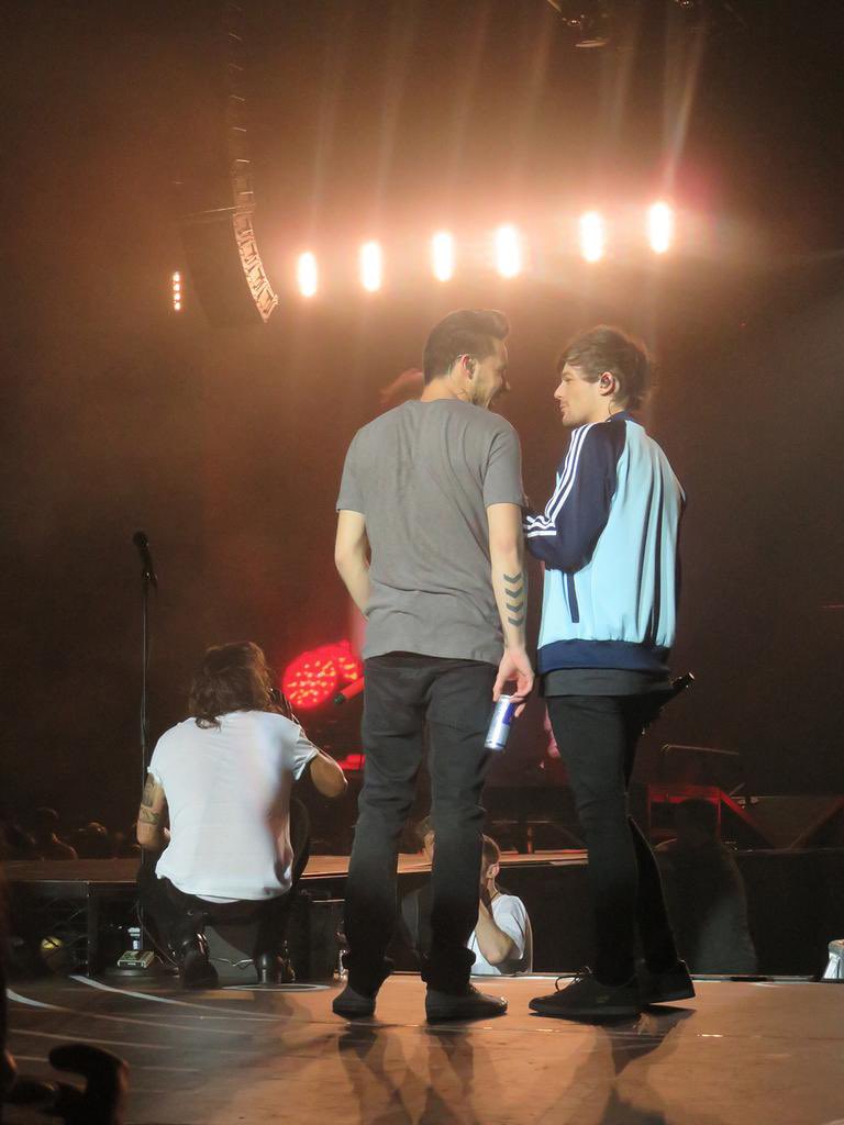 i advise them not to whisper to each other on stage 