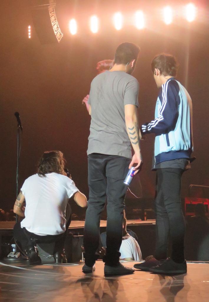 i advise them not to whisper to each other on stage 