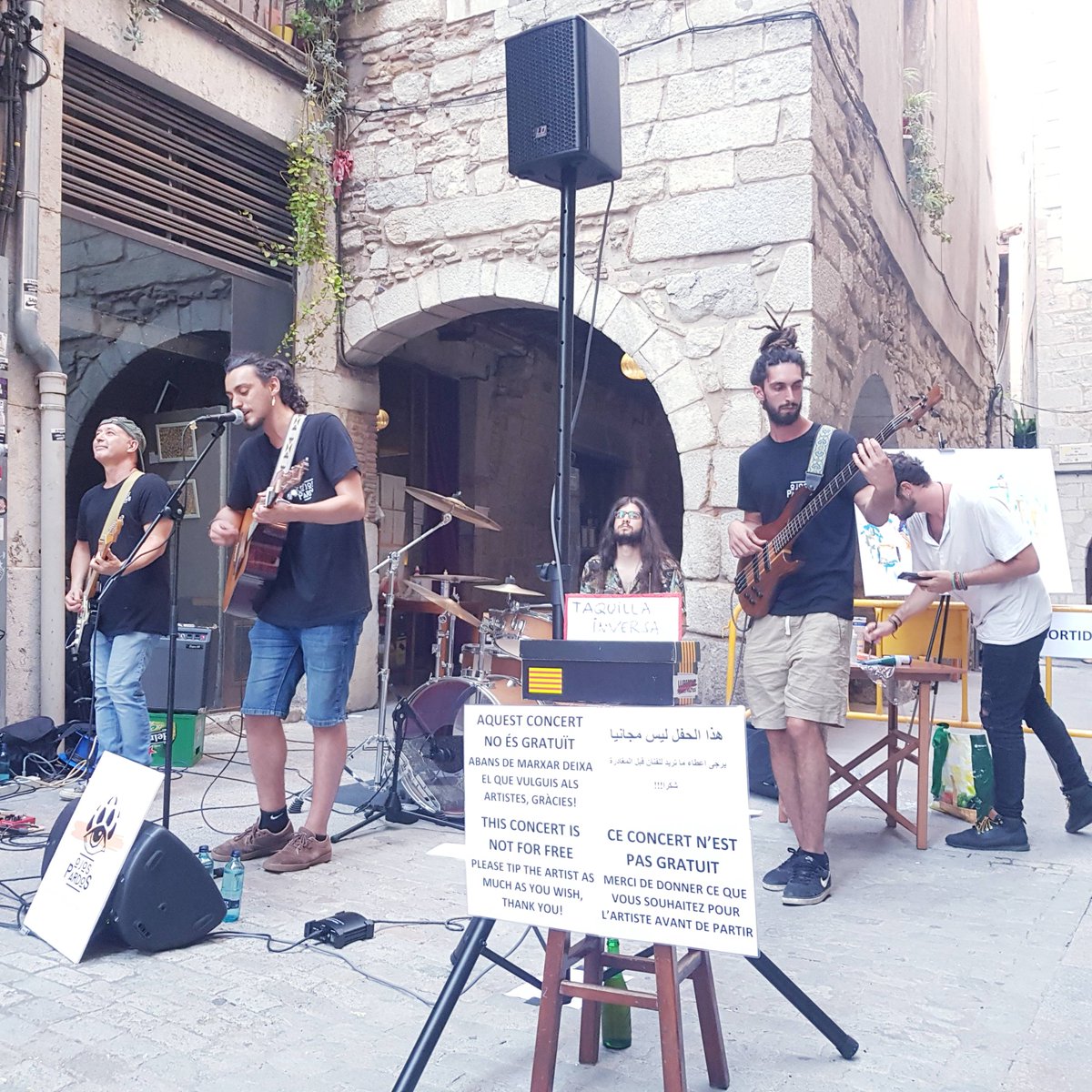 Ateneu24dejuny's tweet photo. #CulturaSegura #APeuDeCarrer amb #OjosPardos. 
Fent barri, ciutat i país. D'aprop i des de baix. https://t.co/HnXjIv92vb