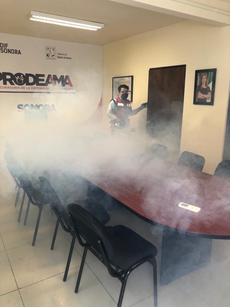 DIFSonora's tweet photo. Cuidando la salud de nuestros adultos mayores y de #LaFamiliaDIF mantenemos sanitizados vehículos y el área de atención de la Procuraduría de Protección del Adulto Mayor 👨🏻🦳👵🏾#PRODEAMA 🦠🧼🚿 https://t.co/4vLLCtNqjT