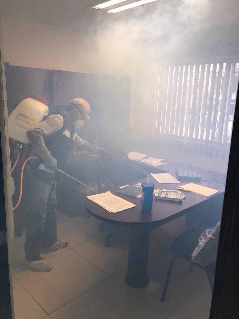DIFSonora's tweet photo. Cuidando la salud de nuestros adultos mayores y de #LaFamiliaDIF mantenemos sanitizados vehículos y el área de atención de la Procuraduría de Protección del Adulto Mayor 👨🏻🦳👵🏾#PRODEAMA 🦠🧼🚿 https://t.co/4vLLCtNqjT