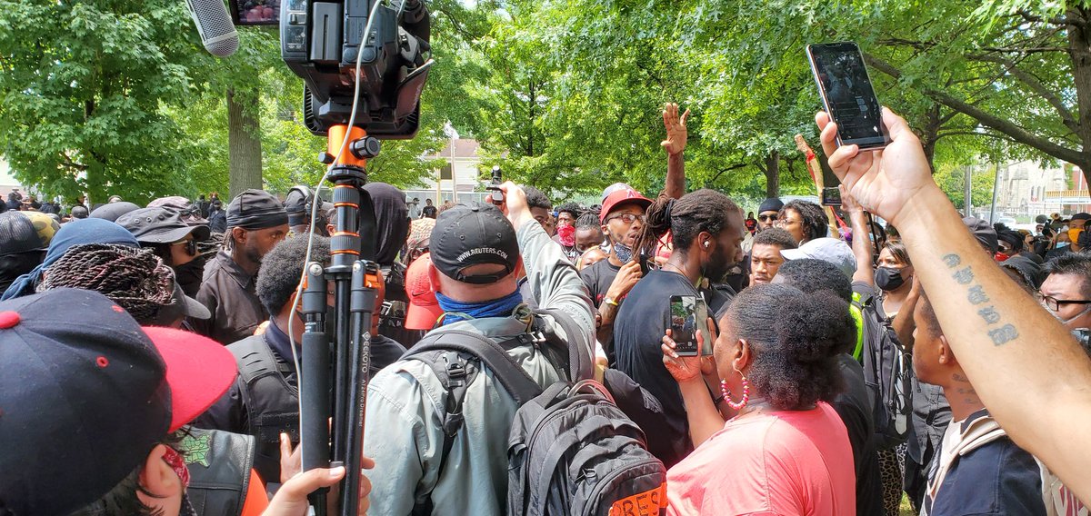 A little bit of tension and turf war between  #NFAC and local activists...  #BreonnaTaylor  #BlackLivesMatter    #Louisville