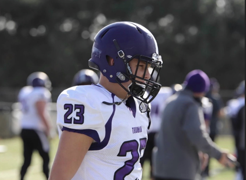 WABlackhawkFB's tweet photo. Today’s #SaturdaysAreForCollege goes out to a 3 year varsity starter and career leader in INTs for the Blackhawks, Zach Jacobson! After patrolling the defensive backfield &amp; helping West to 3 playoff trips, Zach saw playing time in every game as a true freshman at Truman College. https://t.co/tKUAzwhPTo