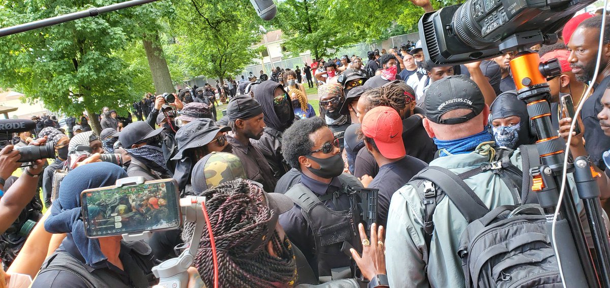 A little bit of tension and turf war between  #NFAC and local activists...  #BreonnaTaylor  #BlackLivesMatter    #Louisville