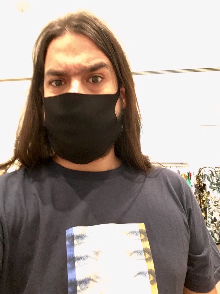 GodlikeKia's tweet photo. #selfiemask خفه شدیم بابا ، این چه وضعشه؟! https://t.co/MK9ZZXX8QN