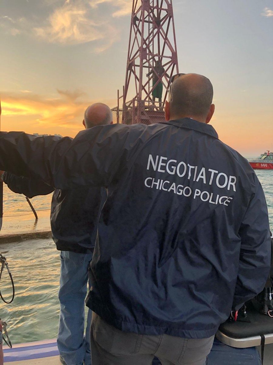CPDMarineUnit's tweet photo. Last evening,#ChicagoPolice M3 responded to #FosterBeach for a man with violent tendencies climbing on the light tower at the end of the pier. #CPD SWAT Negotiators able to talk him onto M3, transported to #MontroseHarbor then to local hospital for evaluation. Very tense.... https://t.co/CQC4W9hAS6