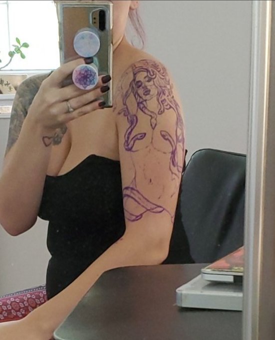 New ink in progress 🥰🤗 https://t.co/5ewuI9rAea<a href="/tag/sexysaturday"class="tags"><span>#sexysaturday</span></a>