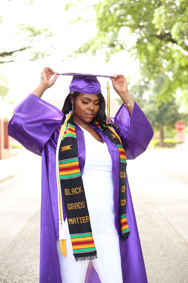 theekayyc's tweet photo. Twitter never got the grad pics 🥳 https://t.co/NTUl0VnAI8