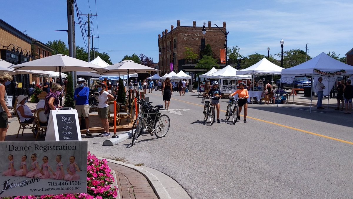 the_tremont's tweet photo. Things are hopping, but safely, on Simcoe Street this afternoon for the pedestrian street trial.
#creativesimcoestreet #arts #patios https://t.co/IkOMr95zH7