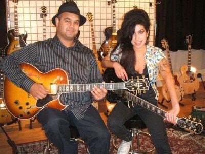 WeAreLioness's tweet photo. Confirmed, Amy’s guitarist Robin Banerjee will be joining us live for our lockdown livestream performance... Friday 28 August 8 pm with tickets on sale from Monday... 🎸🎤😎🕺
#amywinehousetribute
#amywinehouseforever
#RobinBanerjee
#amywinehouseband
#amywinehouse_never_dies https://t.co/VKRITQiGns