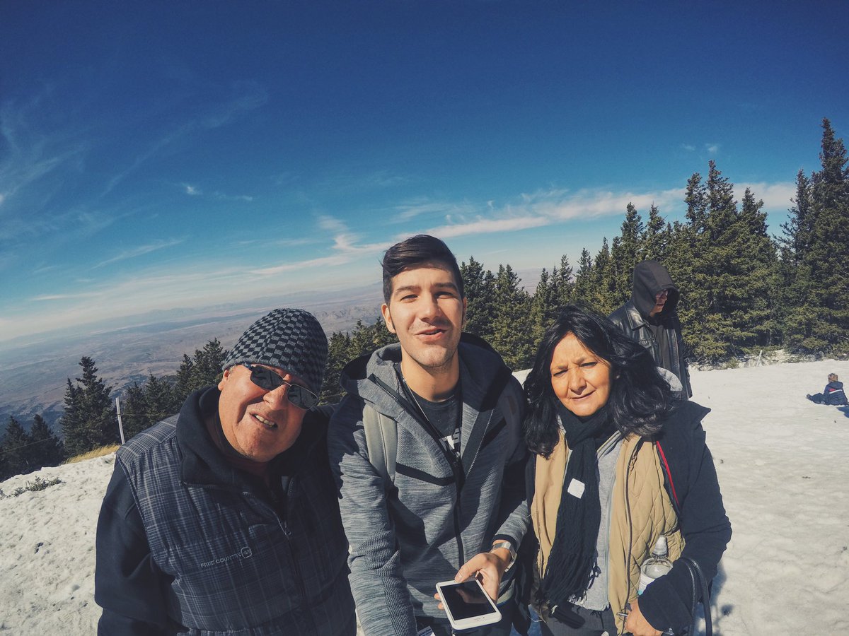 HectorTrejo's tweet photo. La foto destacada de hoy es con mis papás cuando conocí la nieve hace unos años en Ruidoso. Ha sido uno de los viajes más bonitos porqué maneje desde Juárez, donde tengo familia, hasta Nuevo México. ¿Cual ha sido su viaje favorito en familia? https://t.co/HcDQWZ0IKD