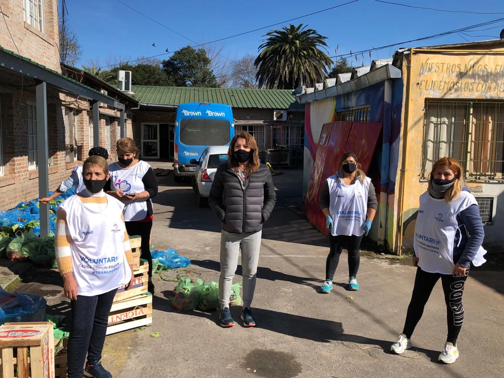 Le entregamos a <a href="/lizytagliani/">Lizy Tagliani</a> una copia de la Ordenanza N° 11.749 que la declara Persona destacada de la Cultura de Almirante Brown, por su trayectoria y su permanente compromiso con nuestra gente. #SomosBrown