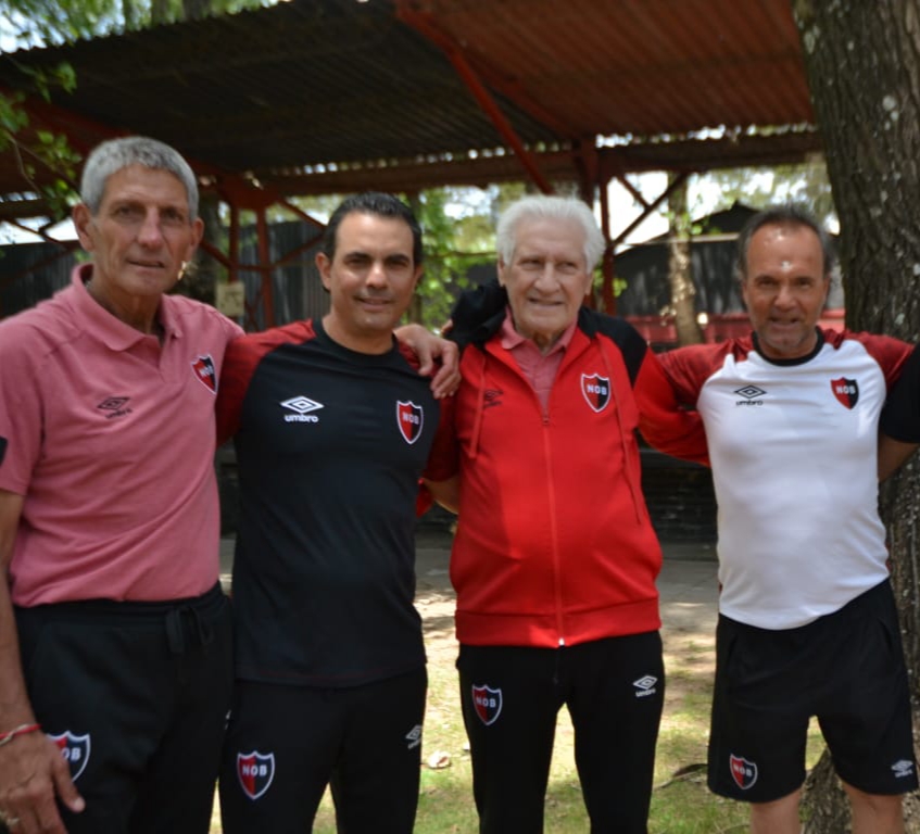 juancruzanselmi's tweet photo. Excelencia y Honestidad: Magán, Griffa y Borrelli, tres grandes Coordinadores de la historia del Fútbol Argentino. Entre los tres reúnen 8 décadas de experiencia en diferentes clubes AFA. Hoy Newell's tiene el privilegio de tenerlos en la FORMACIÓN de futbolistas y entrenadores. https://t.co/NrGSF9PzCu