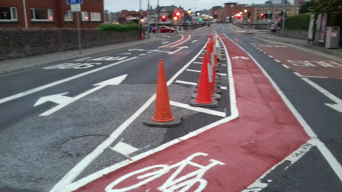 Okay...I think. At the junction of Ennis Rd and Sarsfield Bridge we find this. I'm not sure where to begin and neither is it. I'm a 47 year old, experienced commuter cyclist and this seemed well off to me. 12/