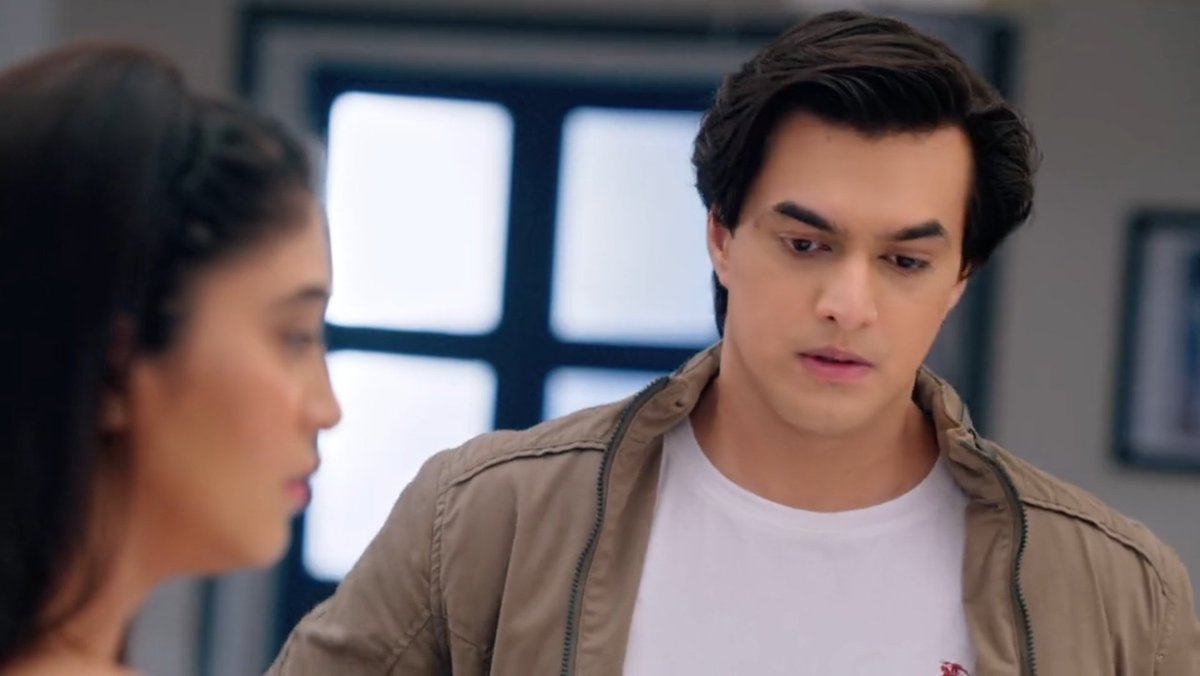 To confirm if her doubts are baseless, N suggests they invite Sitaji home. K is hesitant initially, but eventually chooses to let their family spend the rest of the day happily oblivious of the storm approaching them & the deal he has made in exchange for the loan.  #yrkkh  #kaira