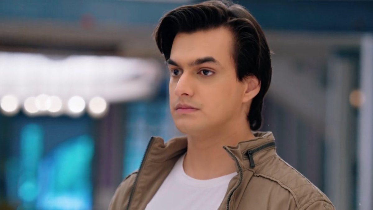 To confirm if her doubts are baseless, N suggests they invite Sitaji home. K is hesitant initially, but eventually chooses to let their family spend the rest of the day happily oblivious of the storm approaching them & the deal he has made in exchange for the loan.  #yrkkh  #kaira
