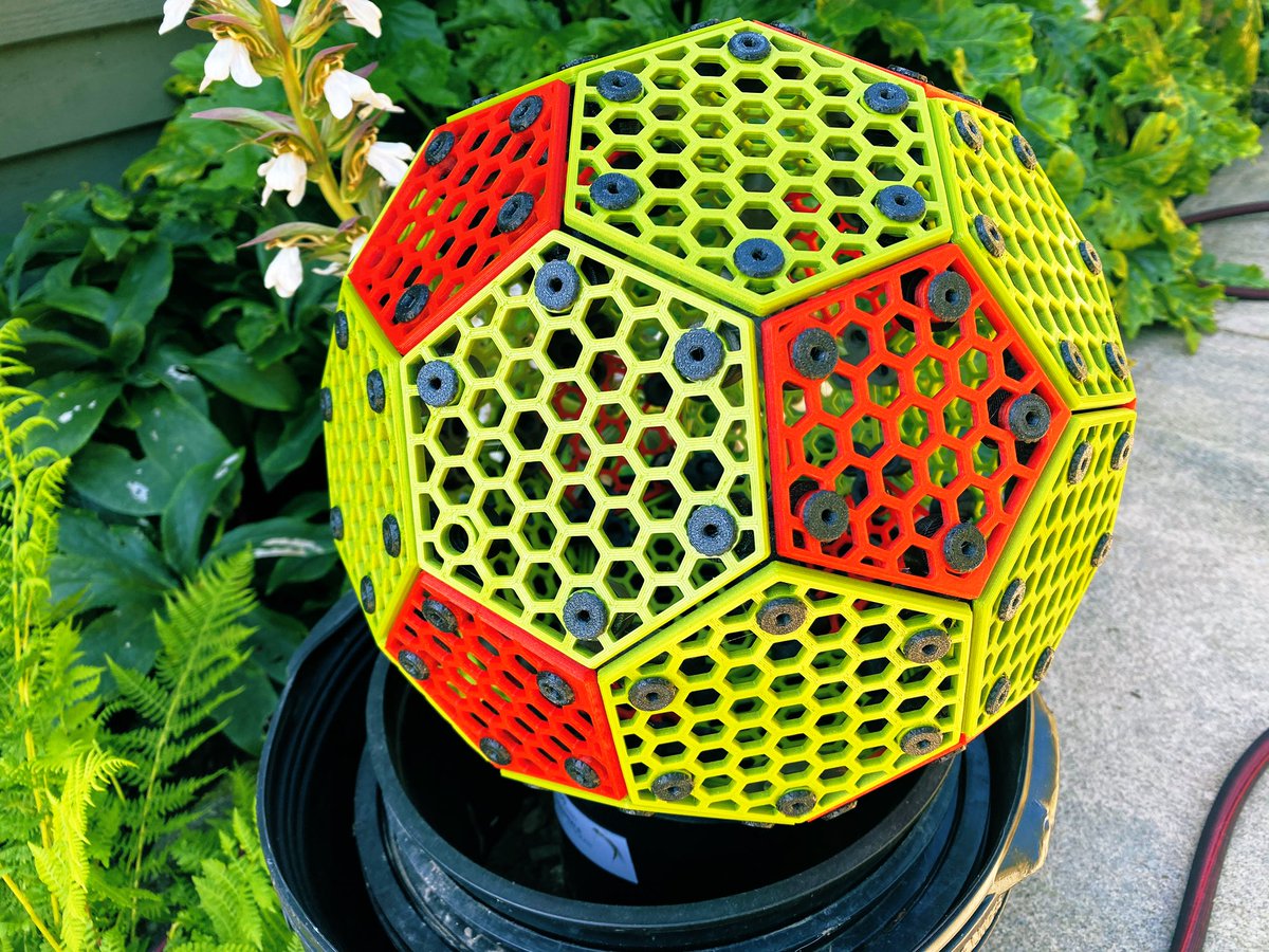 TheLightSpeedz's tweet photo. Another @Clockspring3D modeling project! @Patreon members only I believe! Printed in @PrintedSolid Glitter Slime Green and @AtomicFilament blood diamond red. Green=@SeeMeCNC Artemis rest on the #Failcore by @alienslacker https://t.co/13uitHabMg