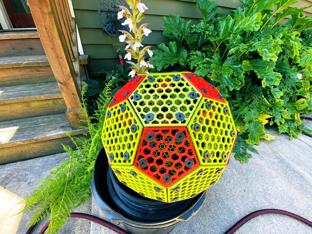 TheLightSpeedz's tweet photo. Another @Clockspring3D modeling project! @Patreon members only I believe! Printed in @PrintedSolid Glitter Slime Green and @AtomicFilament blood diamond red. Green=@SeeMeCNC Artemis rest on the #Failcore by @alienslacker https://t.co/13uitHabMg