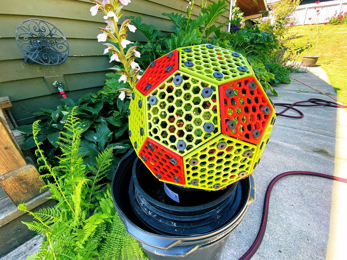 TheLightSpeedz's tweet photo. Another @Clockspring3D modeling project! @Patreon members only I believe! Printed in @PrintedSolid Glitter Slime Green and @AtomicFilament blood diamond red. Green=@SeeMeCNC Artemis rest on the #Failcore by @alienslacker https://t.co/13uitHabMg