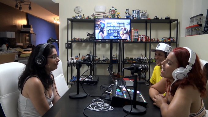 Interviewing Sunflower PlatanoQueen "Lucy" VIDEO: https://t.co/crYtkXqEak https://t.co/dKeyuVe45V