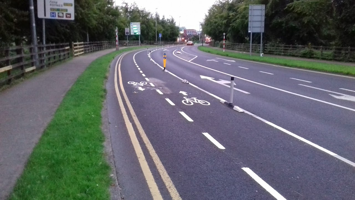 So here we are at the junction of Condell road and Fernbank 5.6kms into our bike ride. What's there to say of the new contraflow cycle lane? Its grand -competent and unremarkable cycle lane. It is far from best practice. But it's a million miles better than nothing and... 20/
