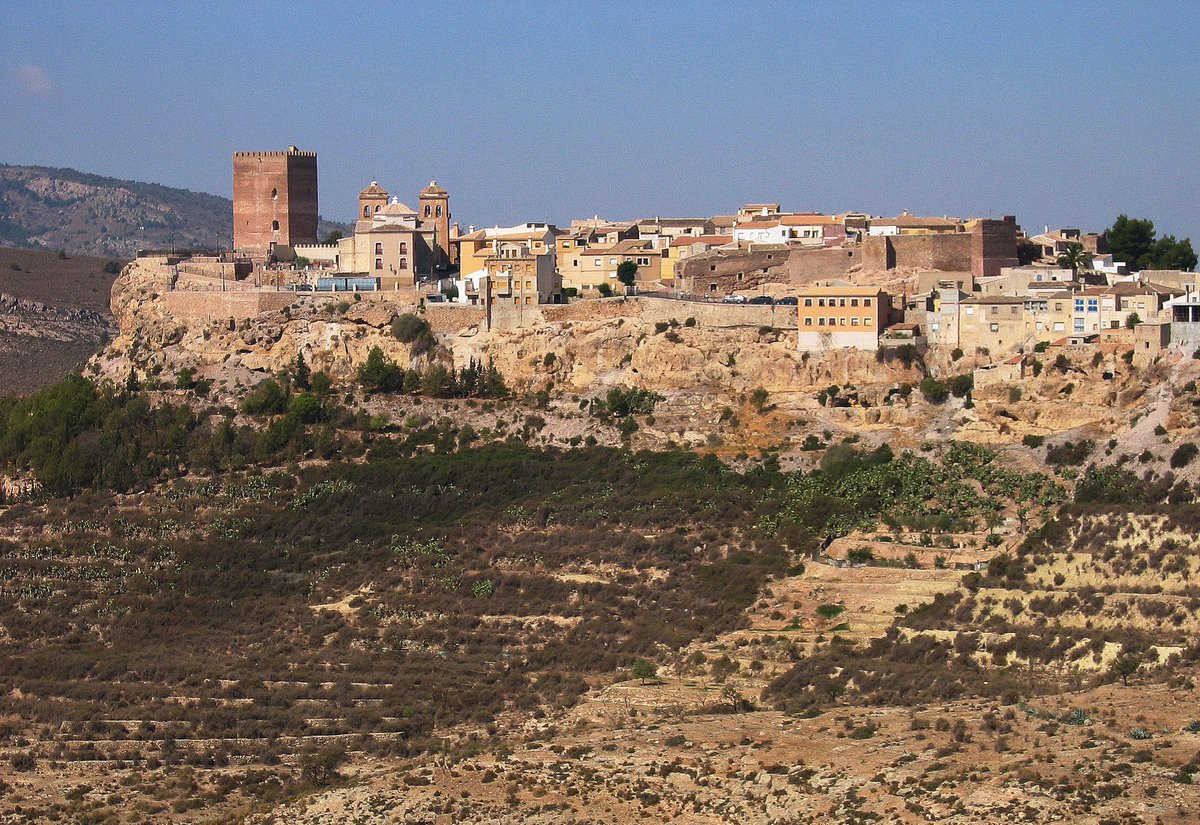 Aledo es uno de esos conjuntos históricos que te traslada en cuestión de segundos a tiempos de guerras de frontera y asedios interminables. Una cápsula en el tiempo esculpida en lo alto de un espigón rocoso para dominar un paisaje lleno de contrastes. #Aledo #ECOSFestival