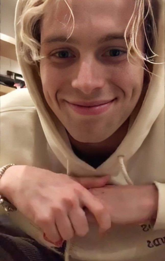 bbylonluke's tweet photo. my favorite boy https://t.co/cE2w0ZDKOY