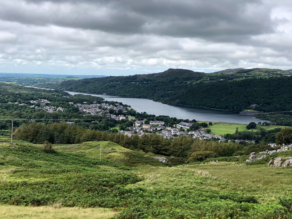 manigarmor's tweet photo. 11km, almost 900m of elevation, hiking in Llanberis, Snowdonia, Wales with the fog and these views, just 🥰
#hiking #weekend #wales #fog #gales #senderismo #findesemana #niebla #snowdonia #llanberis https://t.co/12GbNMP95e