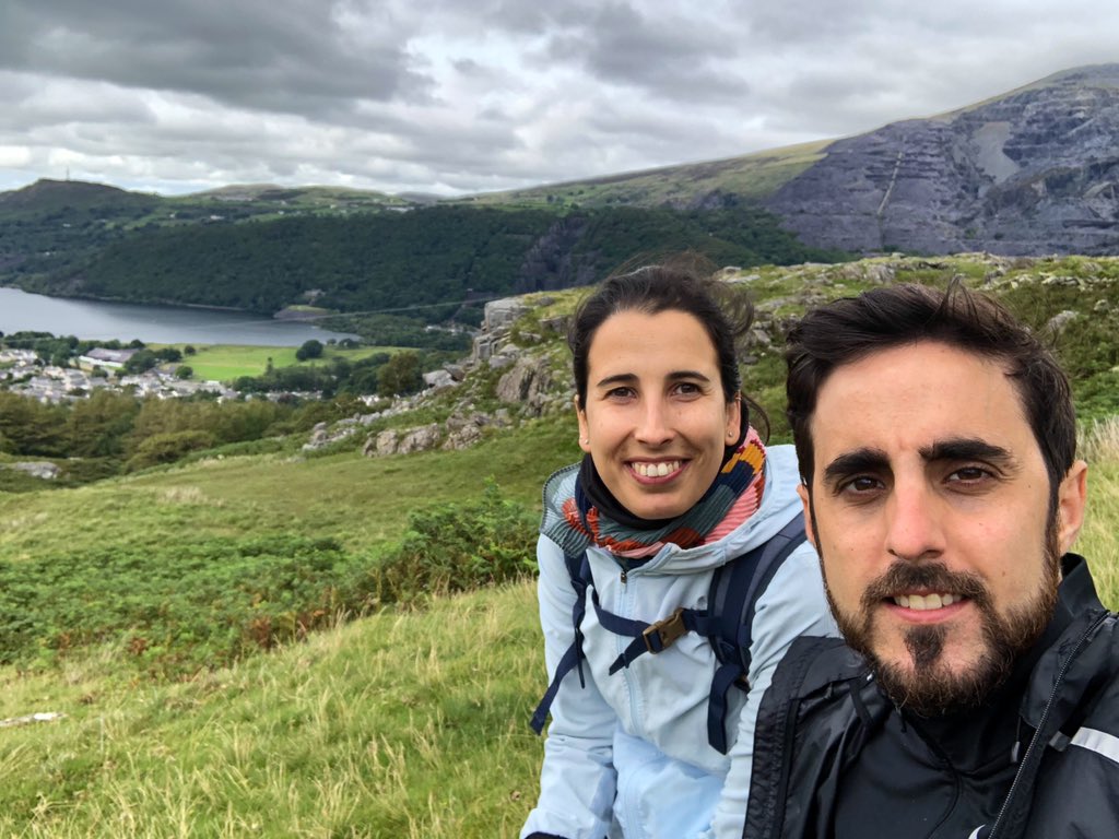 manigarmor's tweet photo. 11km, almost 900m of elevation, hiking in Llanberis, Snowdonia, Wales with the fog and these views, just 🥰
#hiking #weekend #wales #fog #gales #senderismo #findesemana #niebla #snowdonia #llanberis https://t.co/12GbNMP95e