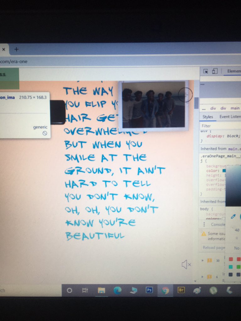 izzzatahir's tweet image. WE CAN CHNAGE THE COLOR OF TEXTS TOO WOW AND MAKE EM DISSAPEAR #OneDirectionVSDirectioners