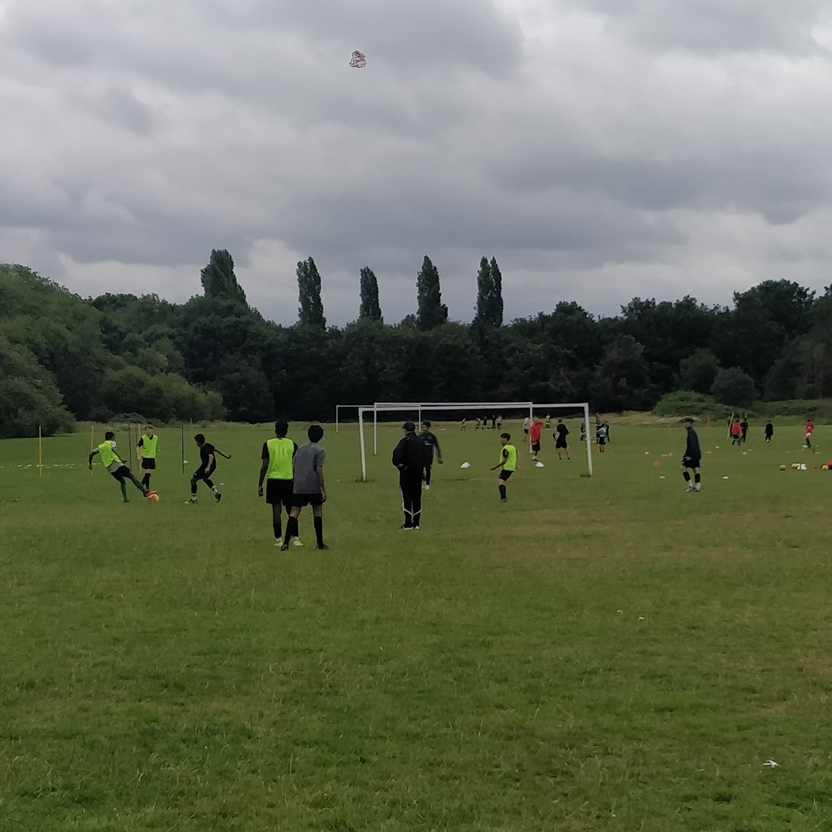 PaulGweks's tweet photo. Great session this morning. #WWYFC #EJA #grassroots #YouthFootball https://t.co/QlcQQd3Llp