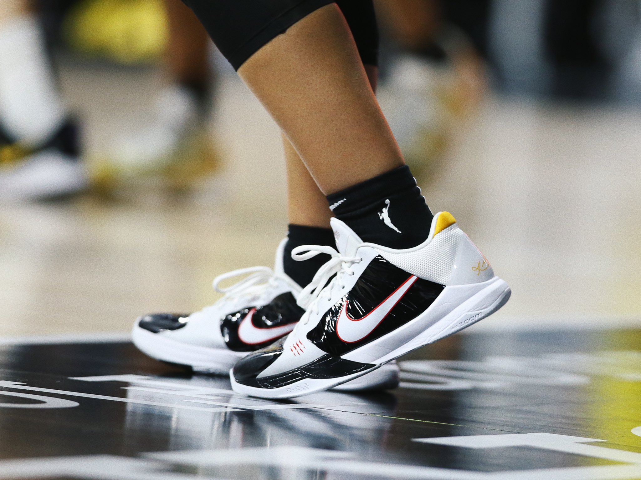 kobe bruce lee on feet