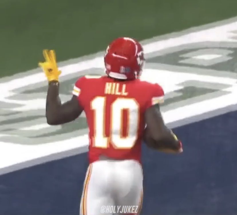 The Cowboys had 7 defenders inside the 20... how did they let Tyreek score?