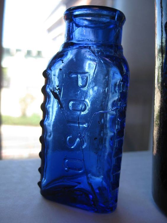USArtifacts's tweet photo. Pharmacists used decorative, cobalt blue glass to distinguish the look and feel of bottles that contained poisonous substances. Photos by @NMSC_NPS  @MinuteManNPS and @ARAHeritage 

https://t.co/bzjdRFPP3q
#archaeology #artifact #history #culture #bottle https://t.co/vW1f5r4zAF