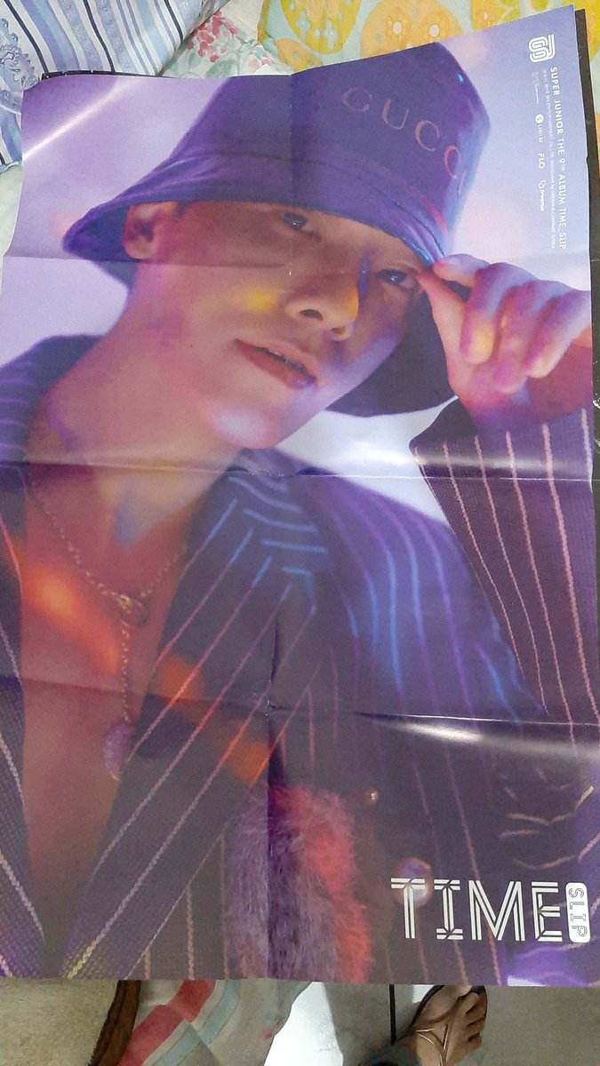 _HeyElf's tweet photo. Poster Time Slip e Danger - R$ 40,00 (frete incluso) 

Poster One More time (contém algumas avarias) R$ 30,00 (frete incluso) https://t.co/VhnxGVWeZV