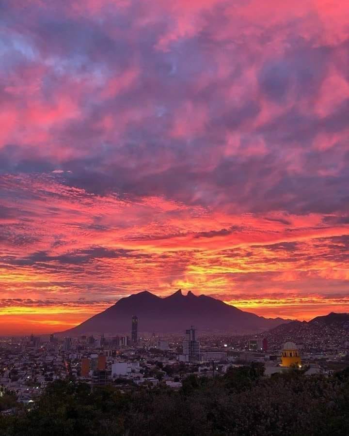 AlexSevillaC's tweet photo. #FelizSabado https://t.co/4NtZoId1S4