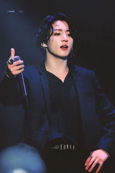 21BTSmaria's tweet photo. Jeon Jungkook (@BTS_twt) as @Louis_Tomlinson; a thread https://t.co/jeEHVqBpQD