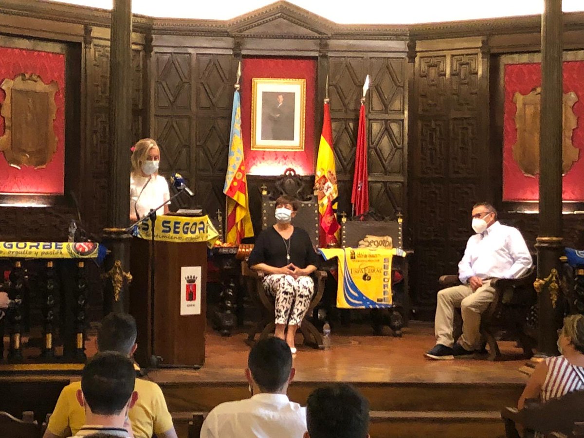 cdfs_segorbe's tweet photo. RECEPCIÓN OFICIAL |

Obsequios, discursos, reconocimientos y la foto de familia cierran un emotivo y sencillo acto en el salón de plenos.

Gracias al @Segorbe_Ayto por el reconocimiento. 

Orgullosos de nuestra ciudad. 😍😍

#SomosSegorbe
#HemosVuelto https://t.co/K0DAmw7eVf