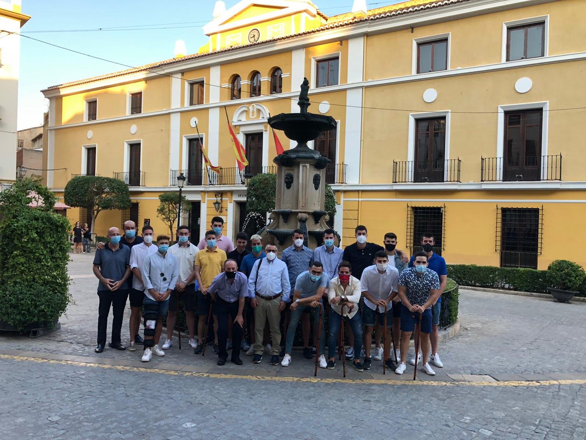 cdfs_segorbe's tweet photo. RECEPCIÓN OFICIAL |

Obsequios, discursos, reconocimientos y la foto de familia cierran un emotivo y sencillo acto en el salón de plenos.

Gracias al @Segorbe_Ayto por el reconocimiento. 

Orgullosos de nuestra ciudad. 😍😍

#SomosSegorbe
#HemosVuelto https://t.co/K0DAmw7eVf