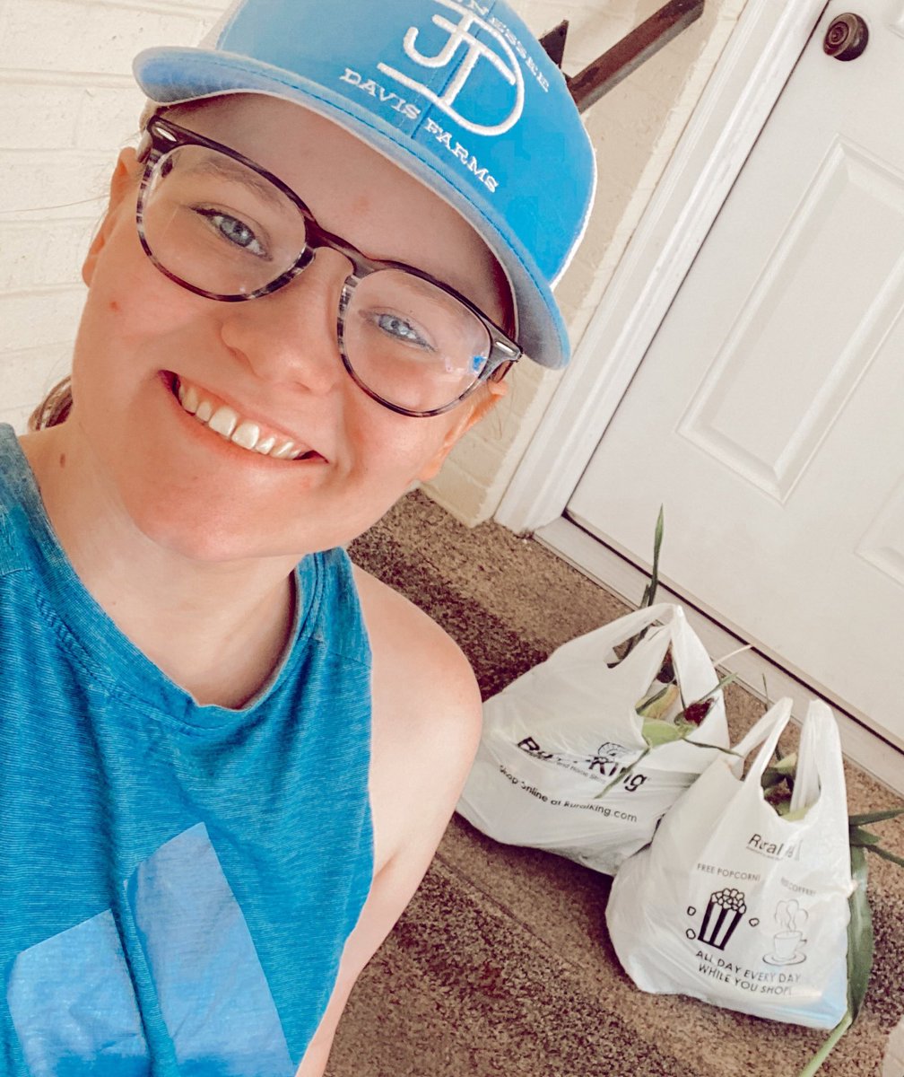KC4UTIA's tweet photo. Get yourself a college where @utmalumni share their #SweetCorn w/ you! Thanks for the veggies, @JessicaElDavis #UTM2020 #LawSchoolBound #beUTMproud #FamilyFarms https://t.co/w4jQRlt8Dl